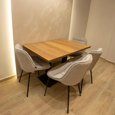 アパート Alessio'S Seaside Apartment ドゥラス